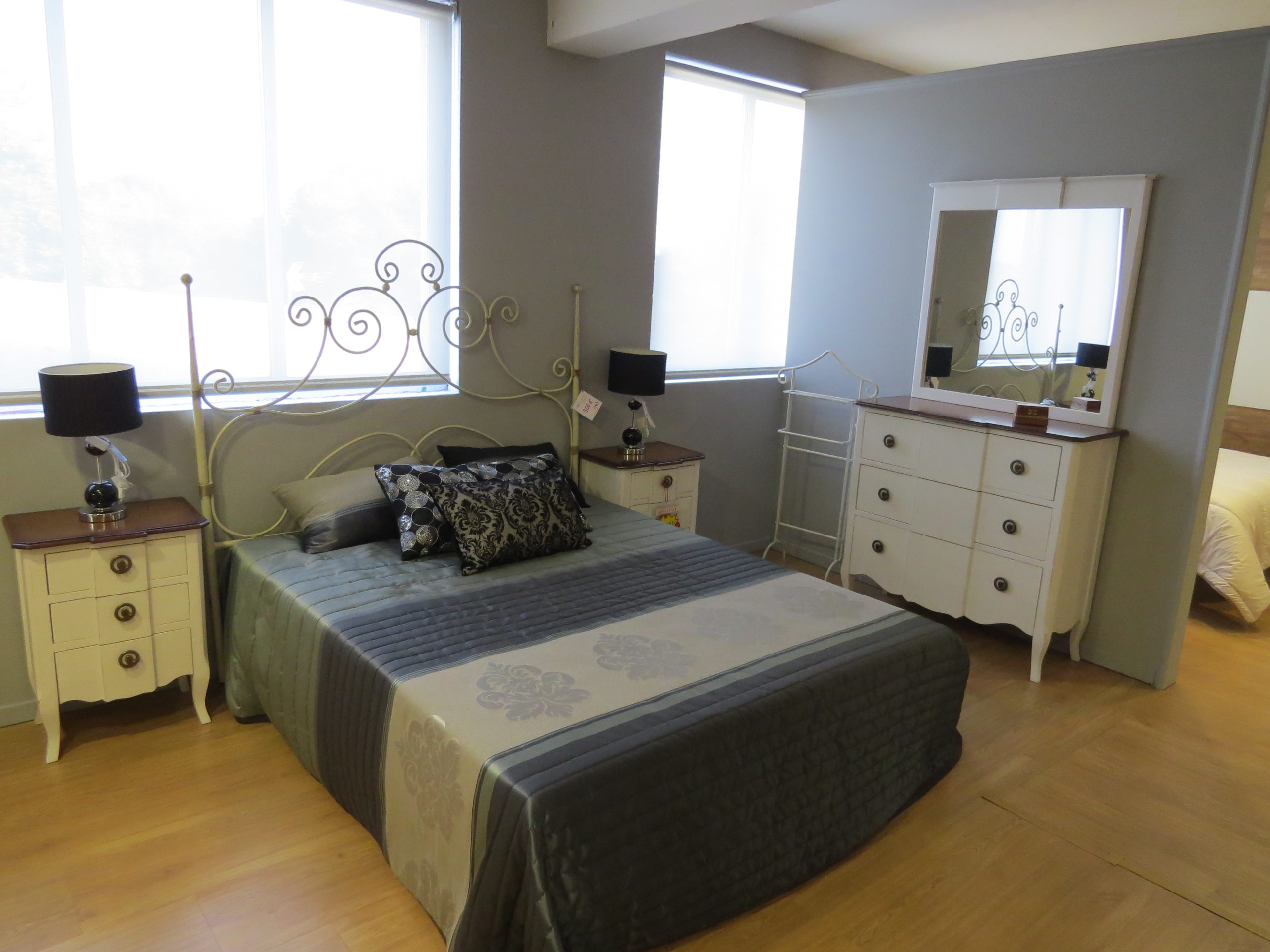 Dormitorio macizo laca blanco 1400€